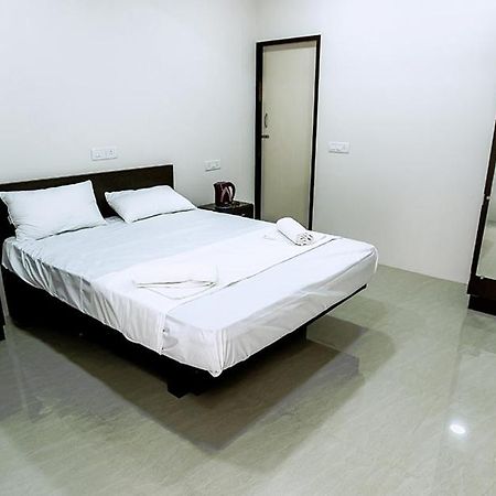 Hotel Indra Regency Thiruttani Esterno foto