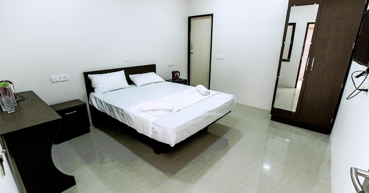 Hotel Indra Regency Thiruttani Esterno foto